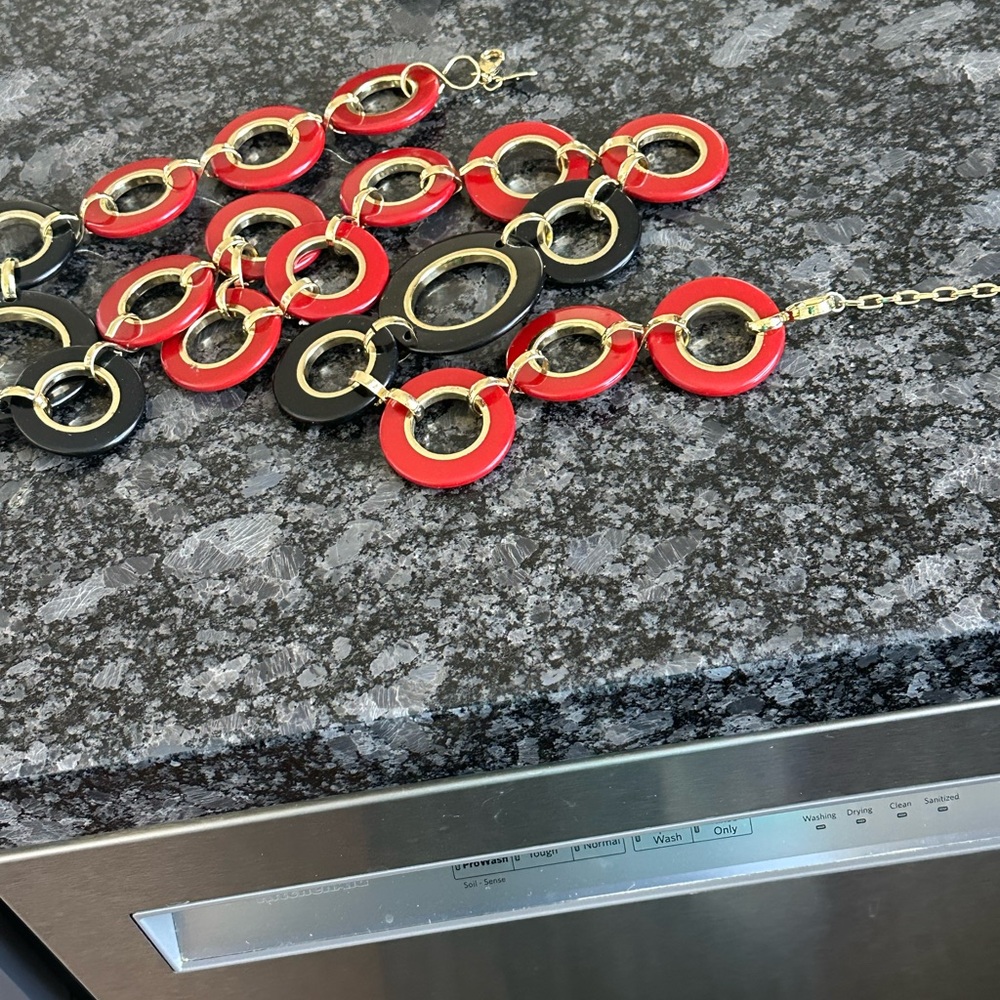 Chico's Red and Black Circle Link Belt